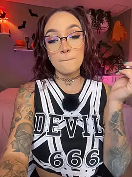 Snapshot of DaniDusan_ chatting on 10-28-25, 07:13 DaniDusan  online show from 10-28-25, 07:13