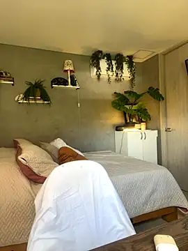 Snapshot of DaniDusan_ chatting on 09-09-25, 04:38 DaniDusan  online show from 09-09-25, 04:38