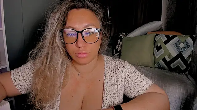 Snapshot of CumOnMy_Tits chatting on 06-11-26, 02:53 CumOnMy Tits online show from 06-11-26, 02:53