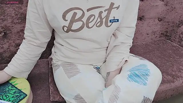 Sophie Secret online show from 11-28-25, 10:32