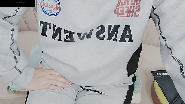 Snapshot of Sophie_Secret chatting on 01-18-25, 11:11 Sophie Secret online show from 01-18-25, 11:11