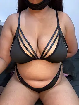 Snapshot of VINDY- chatting on 05-17-26, 04:40 VINDY- online show from 05-17-26, 04:40