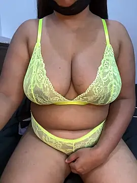 Snapshot of VINDY- chatting on 05-15-26, 04:38 VINDY- online show from 05-15-26, 04:38