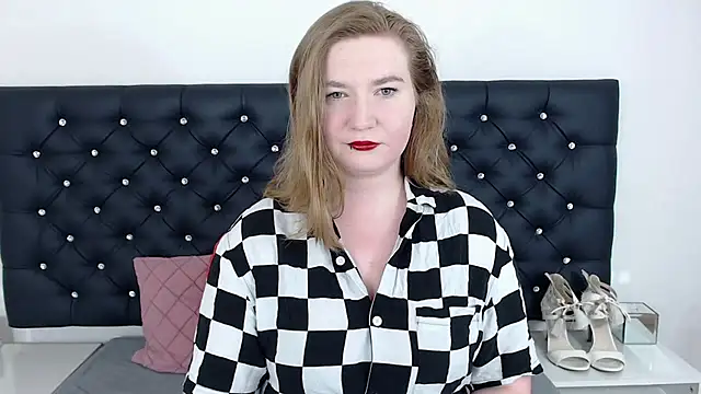 LaraDream online show from 02-17-25, 07:01