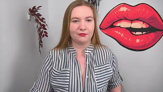 Snapshot of LaraDream chatting on 05-13-26, 03:19 LaraDream online show from 05-13-26, 03:19