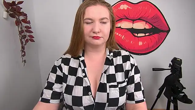 Snapshot of LaraDream chatting on 05-27-26, 02:35 LaraDream online show from 05-27-26, 02:35