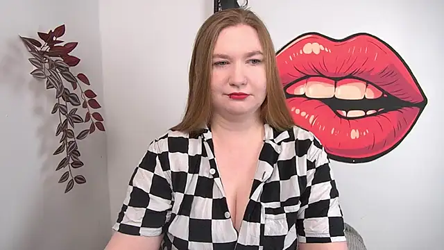 Snapshot of LaraDream chatting on 04-26-26, 02:25 LaraDream online show from 04-26-26, 02:25