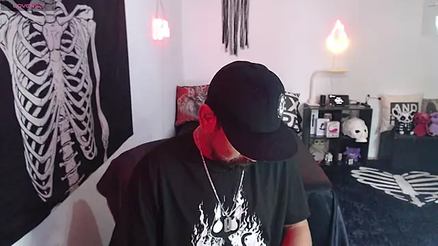 soyelcarlitos  online show from 04-22-26, 09:21