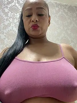 Snapshot of sofia_xxx02 chatting on 03-11-25, 03:23 sofia xxx02 online show from 03-11-25, 03:23