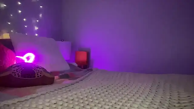 Snapshot of Fitnessbabe69 chatting on 02-08-25, 08:20 Fitnessbabe69 online show from 02-08-25, 08:20