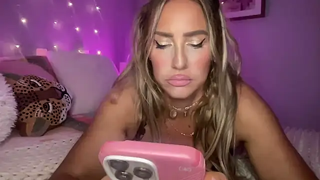 Snapshot of Fitnessbabe69 chatting on 03-01-25, 09:07 Fitnessbabe69 online show from 03-01-25, 09:07