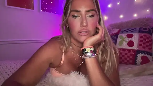 Fitnessbabe69 online show from 06-10-26, 11:11