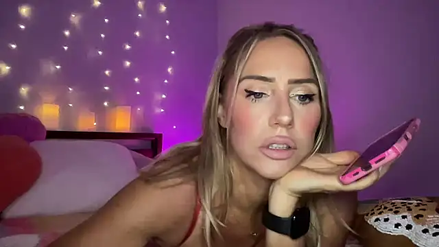 Snapshot of Fitnessbabe69 chatting on 01-29-25, 11:41 Fitnessbabe69 online show from 01-29-25, 11:41