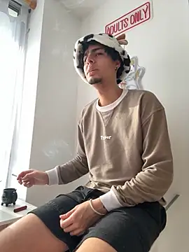 bigryann23 online show from 11-08-25, 09:07